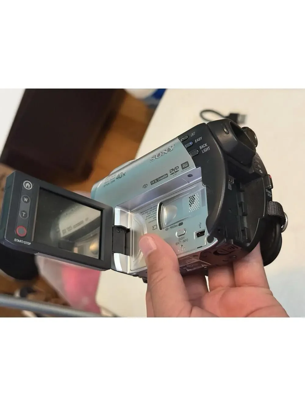 Sony Handycam DCR-DVD108 40x Optical Zoom DVD/DVD-RW 2.5in LCD ( READ )